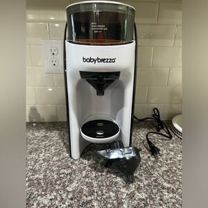 Baby Brezza Formula Pro + Additional Funnel & Cover